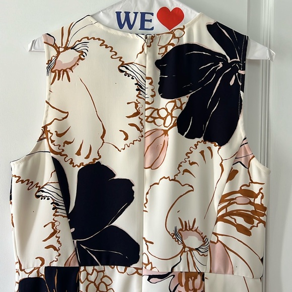 Beautiful Ann Taylor petite dress. Worn once, like new condition. - Picture 4 of 9